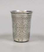 A 19th century Russian 84 zolotnik tumbler, with engraved decoration, marks rubbed, 7.5cm