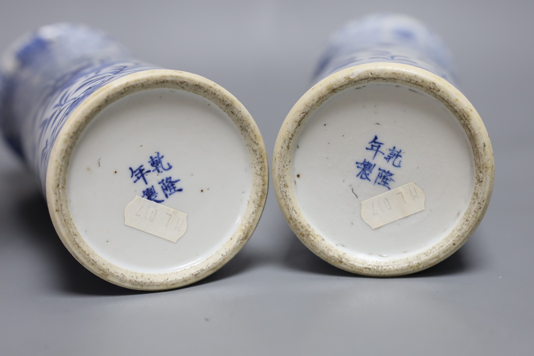 A pair of late 19th century Chinese porcelain sleeve vases, 26cm - Image 4 of 4