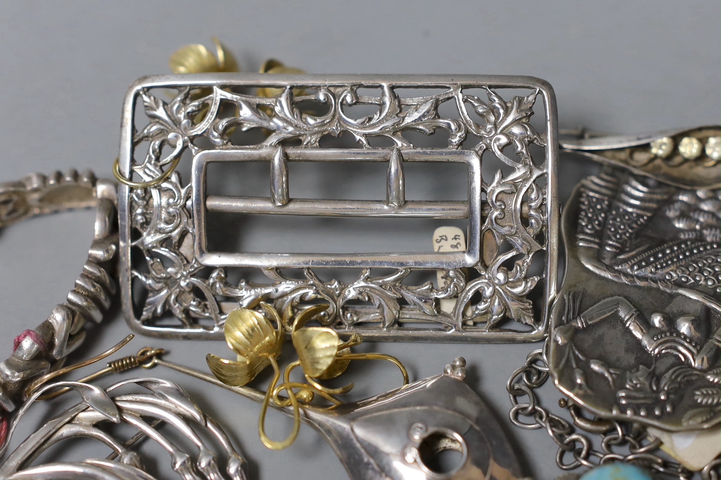 Assorted silver and white metal jewellery, including a belt buckle and stylish pair of drop - Image 4 of 4