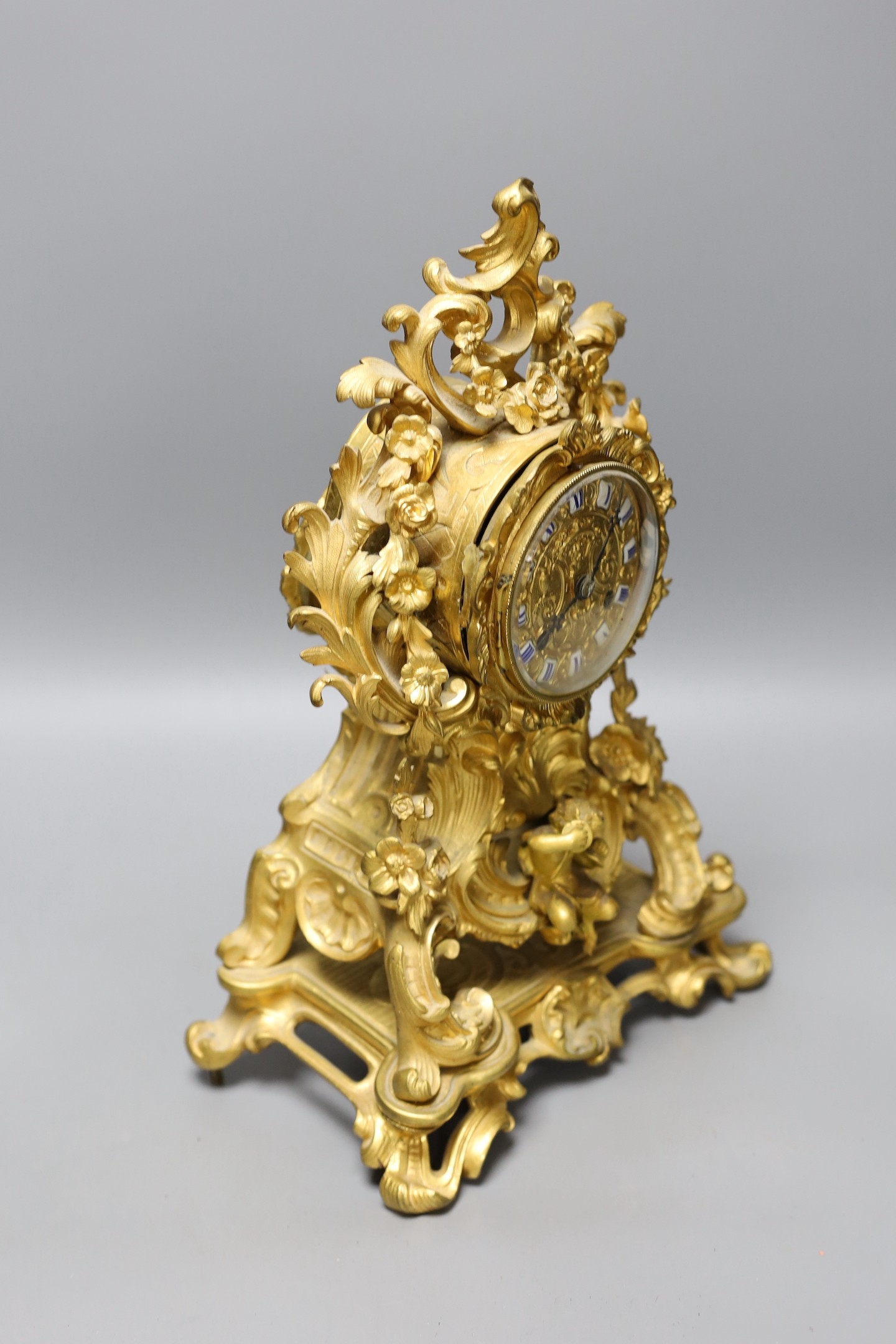 A Louis XV style ormolu mantel clock, 34.5cm - Image 2 of 3