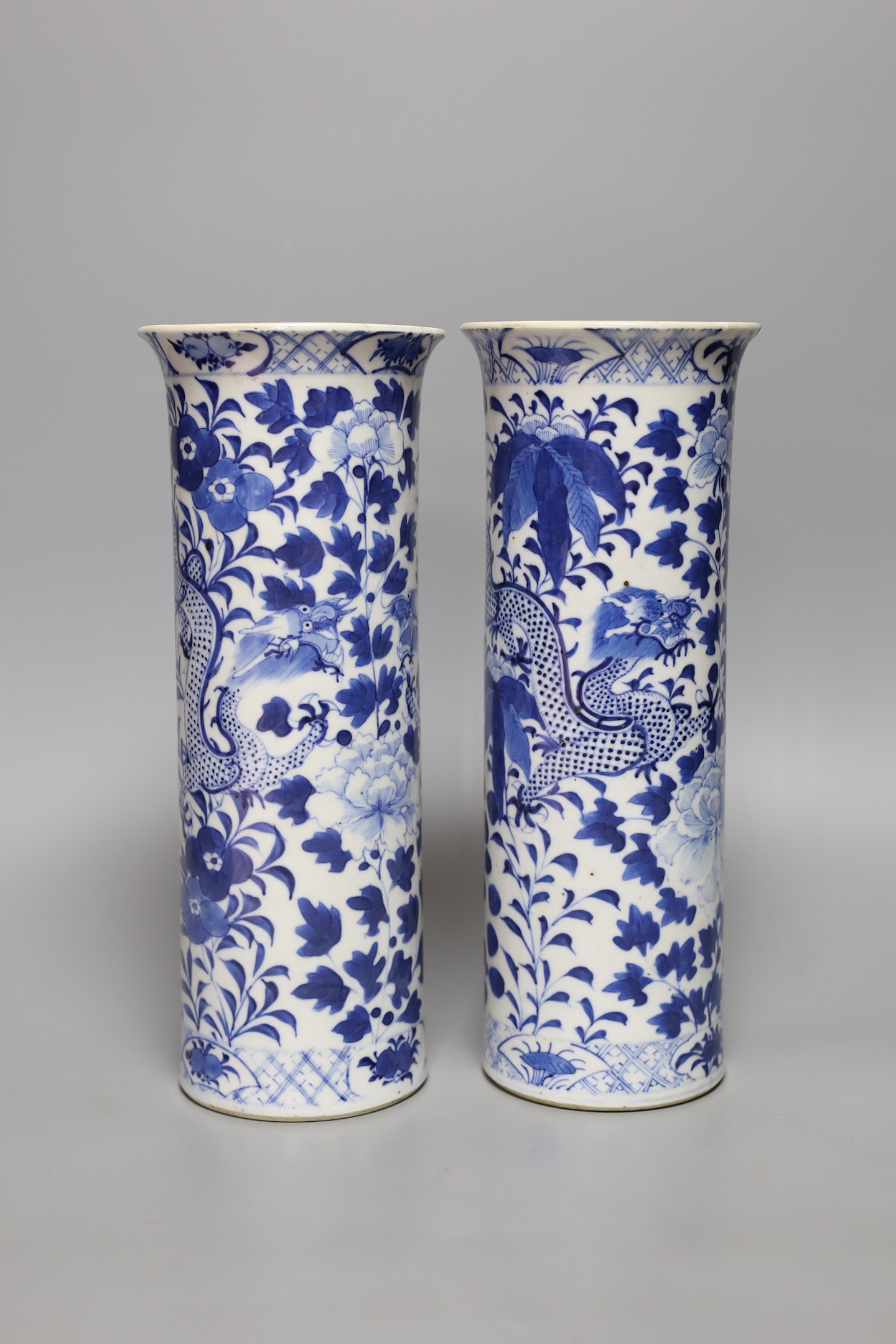 A pair of late 19th century Chinese porcelain sleeve vases, 26cm - Image 2 of 4