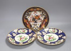 A pair of blue scale plates and an English Imari plate, 22cm