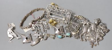 Assorted silver and white metal jewellery, including a belt buckle and stylish pair of drop