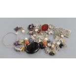 A quantity of mixed jewellery including a pair of 925 and garnet cluster earrings, a jet locket,