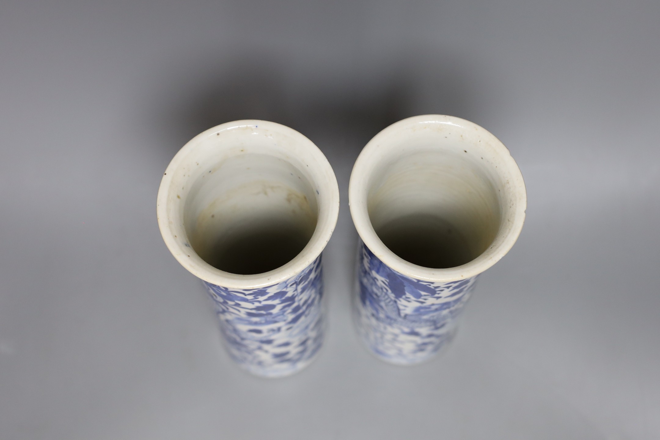 A pair of late 19th century Chinese porcelain sleeve vases, 26cm - Image 3 of 4