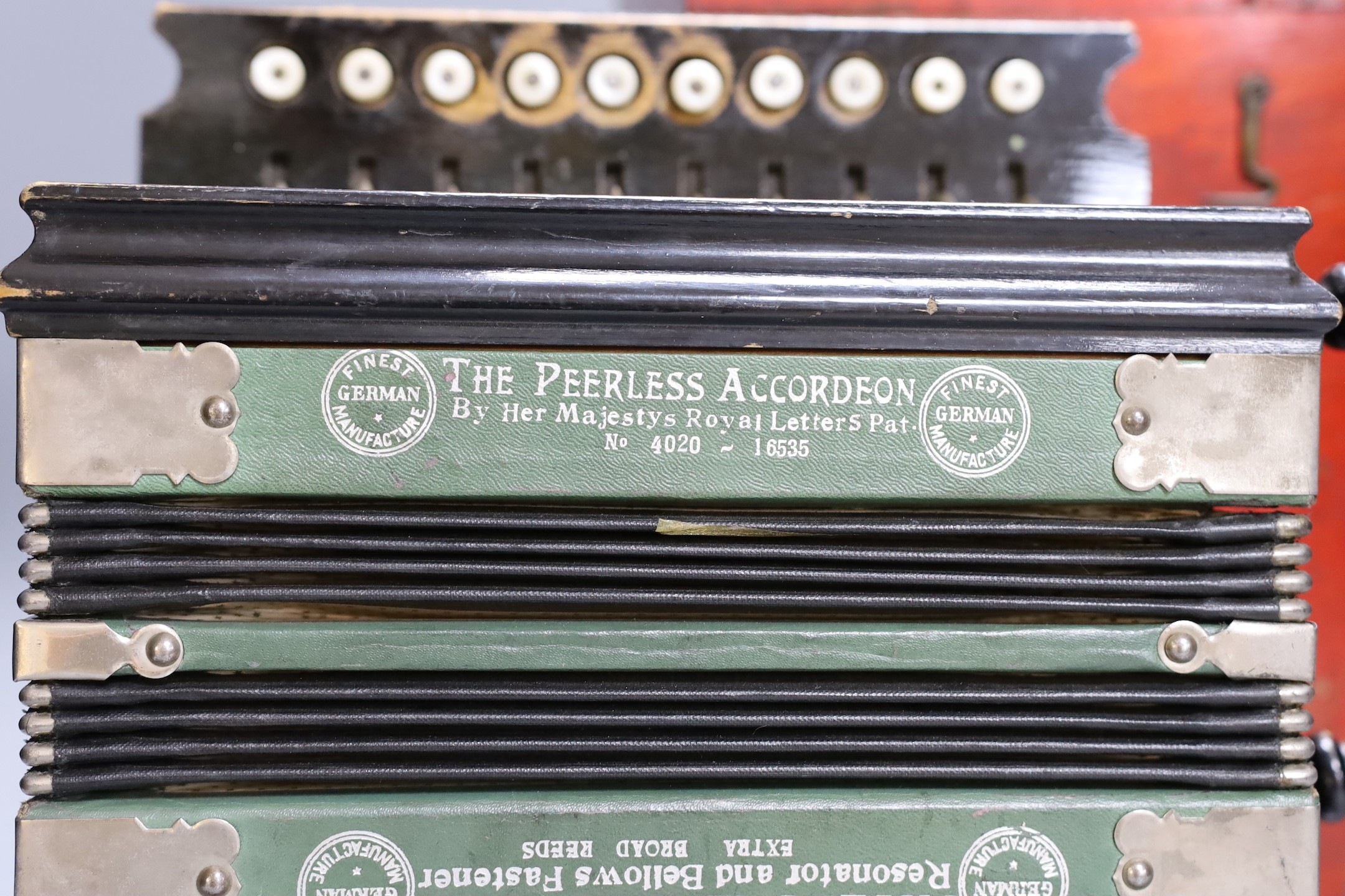 ‘The Peerless Accordeon’, boxed German accordion - Image 3 of 5