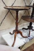 A George III mahogany circular piecrust tilt top wine table, diameter 48cm, height 72cm