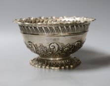 A later Victorian repousse silver bowl, Fenton Brothers Ltd, Sheffield, 1898, diameter, 20.5cm, 13.