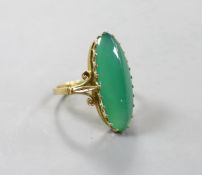 An 18c yellow metal and cabochon chrysoprase set ring, size R/S, gross weight 7.2 grams.