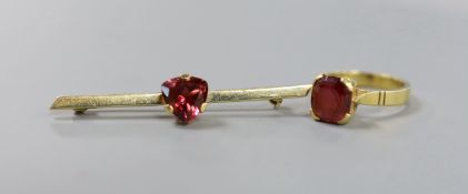 An 18ct and single stone tourmaline set ring, size P and an 18ct and tourmaline set tie pin, gross