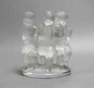 A Lalique glass trio of putti, 20cm