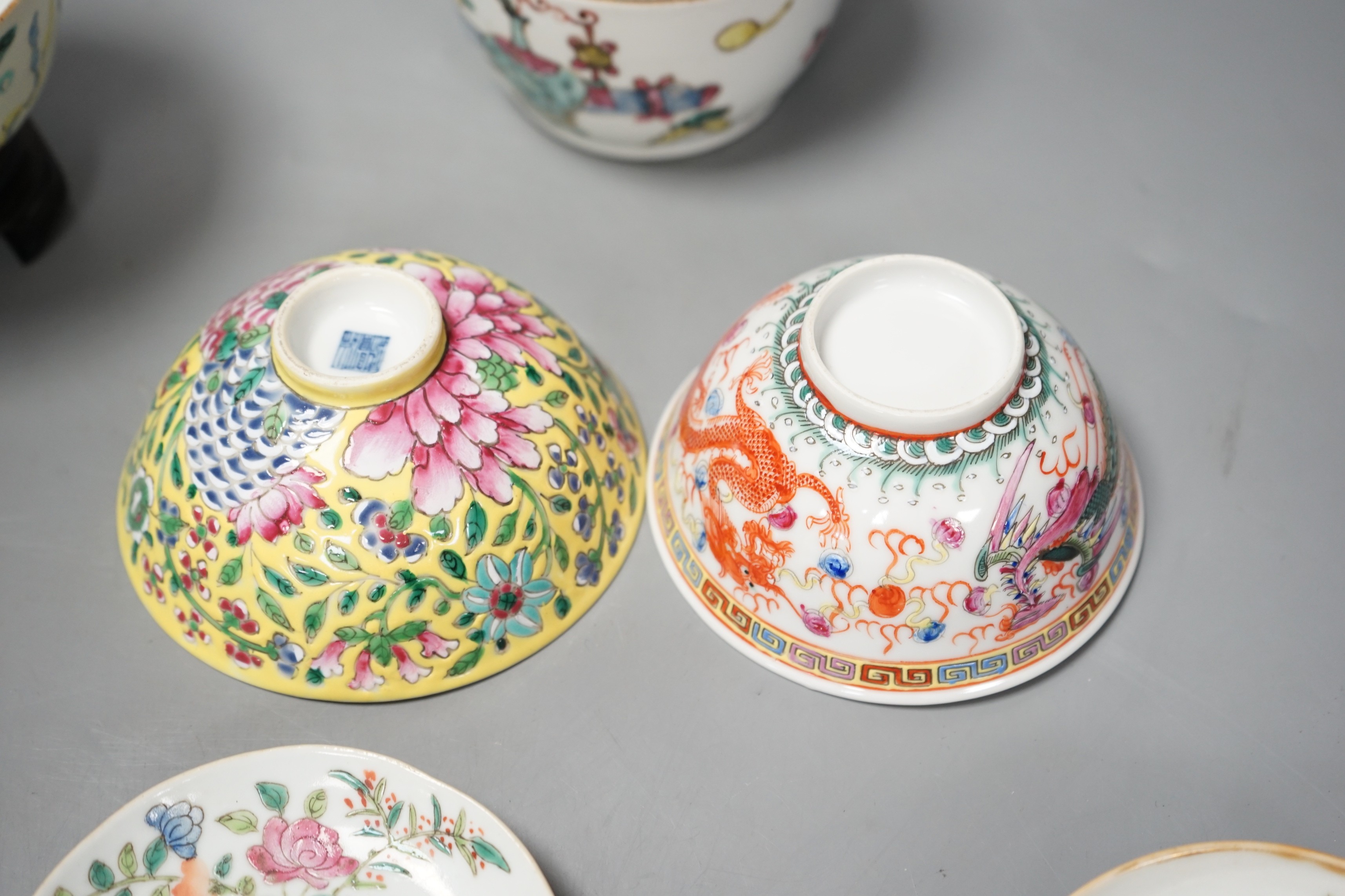 An assortment of Chinese famille verte bowls and dishes, 19th / 20th century, tallest 12.5cm - Image 4 of 6