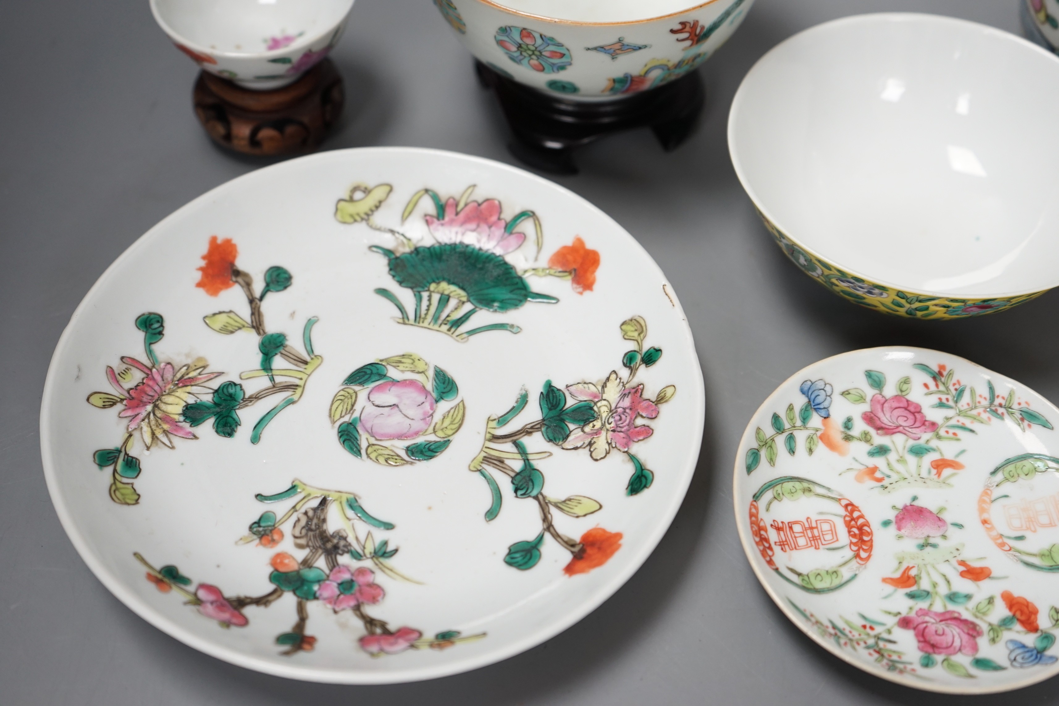 An assortment of Chinese famille verte bowls and dishes, 19th / 20th century, tallest 12.5cm - Image 3 of 6