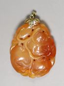A Chinese agate 'melon' pendant, 19th/20th century,6cms long,