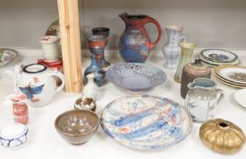 Nineteen pieces of contemporary ceramics, including Michael Kennedy, etc.