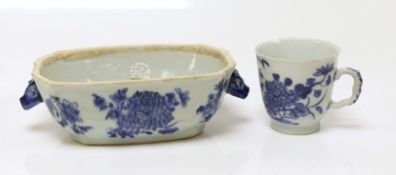 A Chinese blue and white salvage cup and a small Chinese tureen, tureen 19cms wide