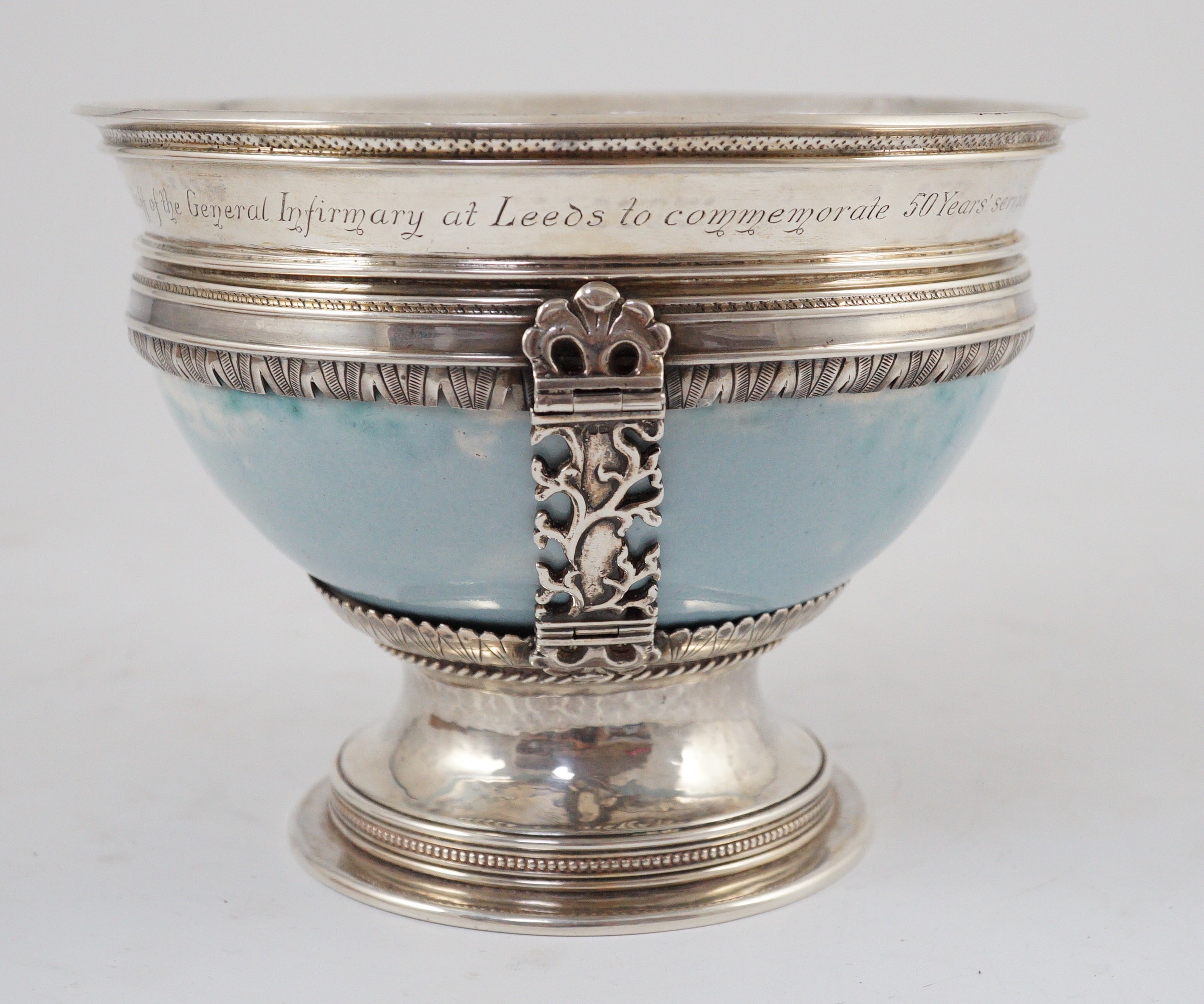 An Arts and Crafts silver mounted Ruskin pottery pedestal bowl, the silver mounts by A.E. Jones, - Bild 5 aus 10