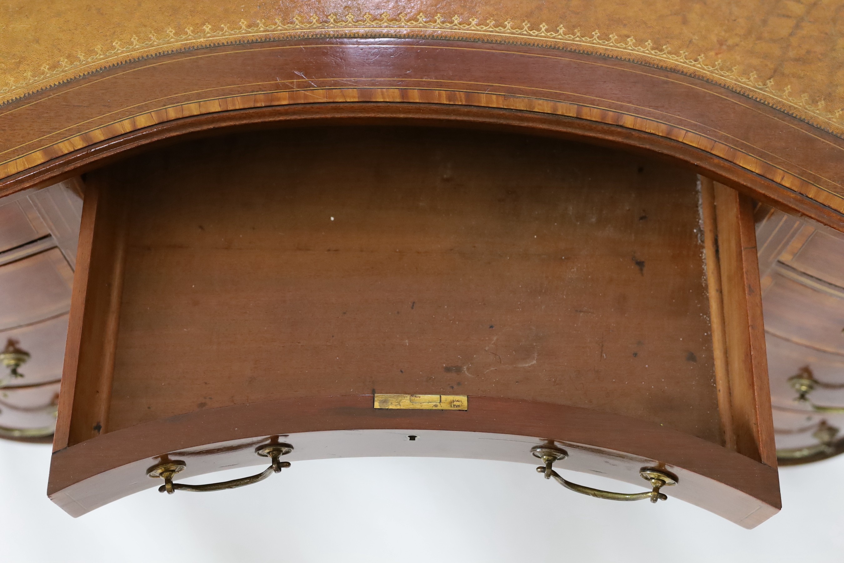 An Edwardian satinwood banded mahogany kidney shaped kneehole desk, with brown skiver and - Image 4 of 5