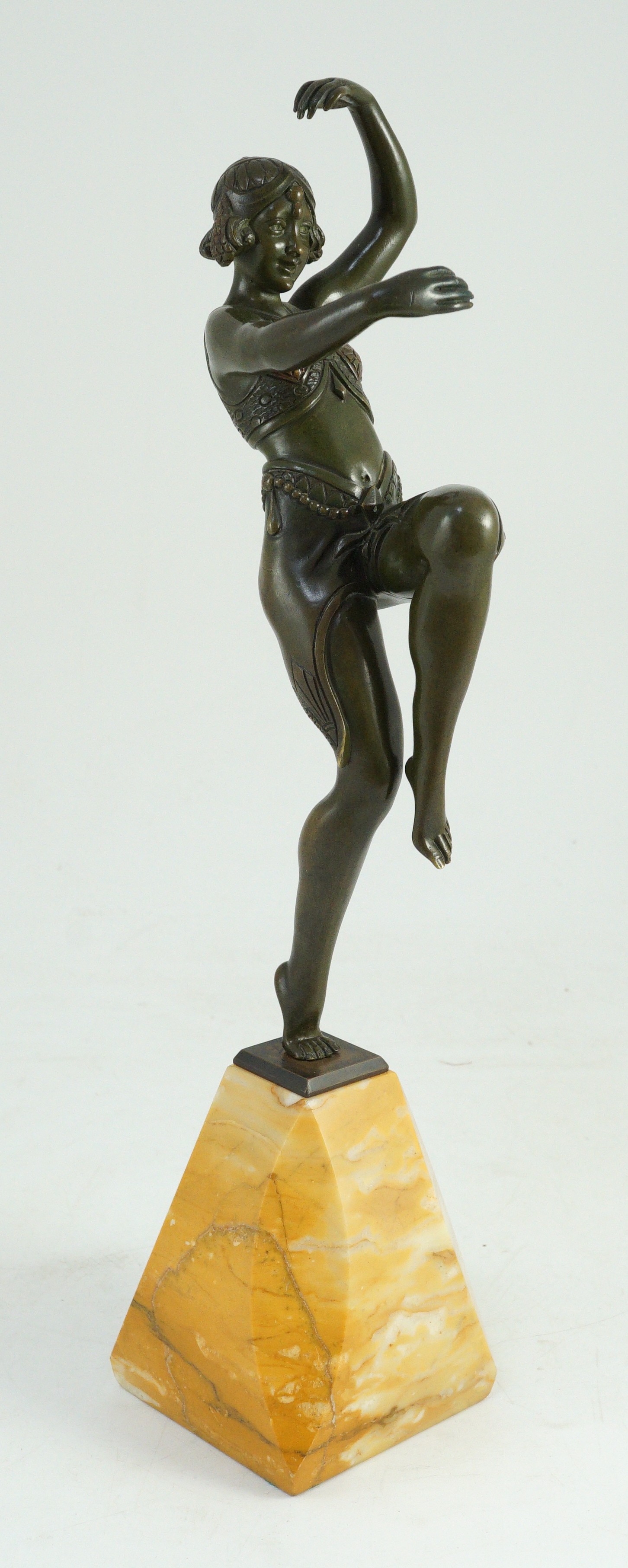 Samuel Lipchytz (1880-1943). A patinated bronze figure of a dancing woman, on tapered marble plinth, - Bild 3 aus 7