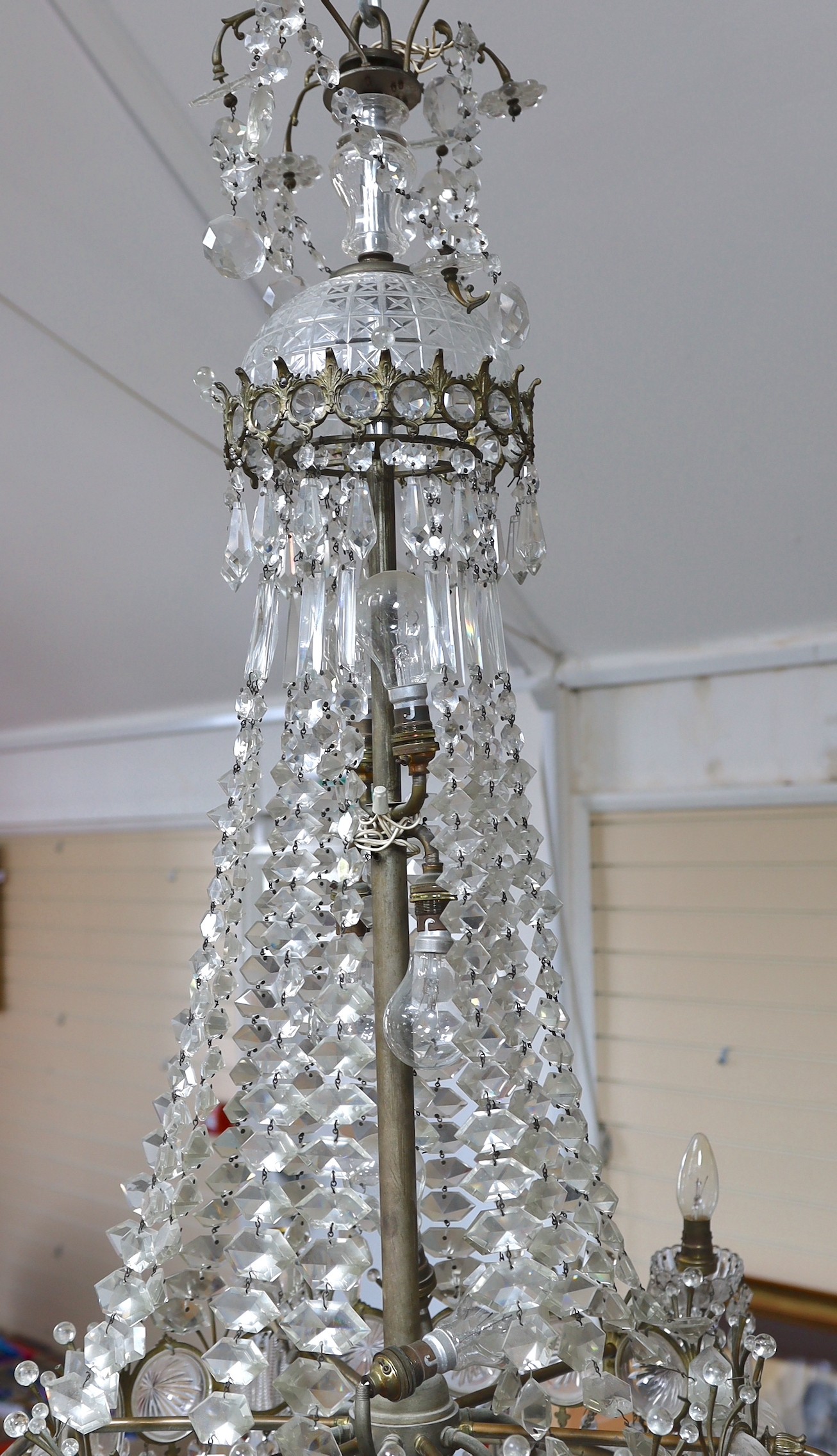 An Edwardian cut glass chandelier, with swagged top and lozenge shaped drops sweeping down to the - Image 3 of 4