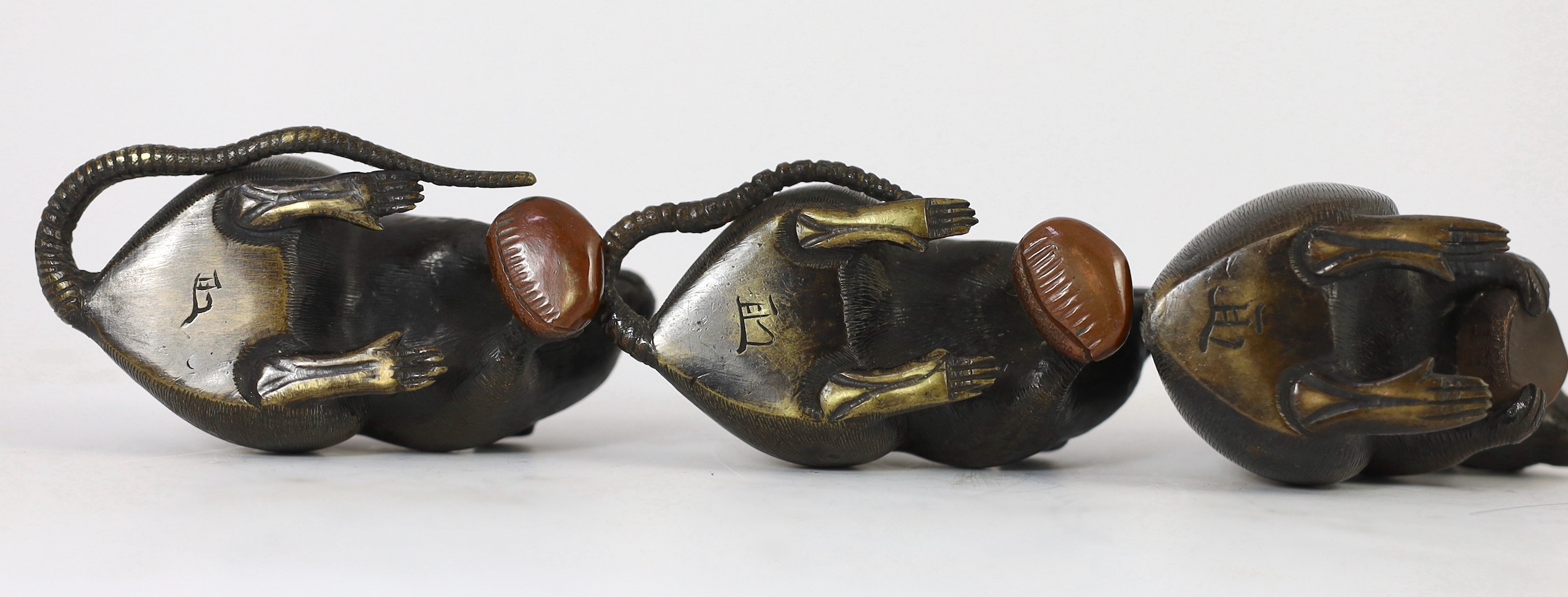 An assembled group of five Japanese bronze and mixed metal models of rats, Meiji period, each rat - Image 10 of 10