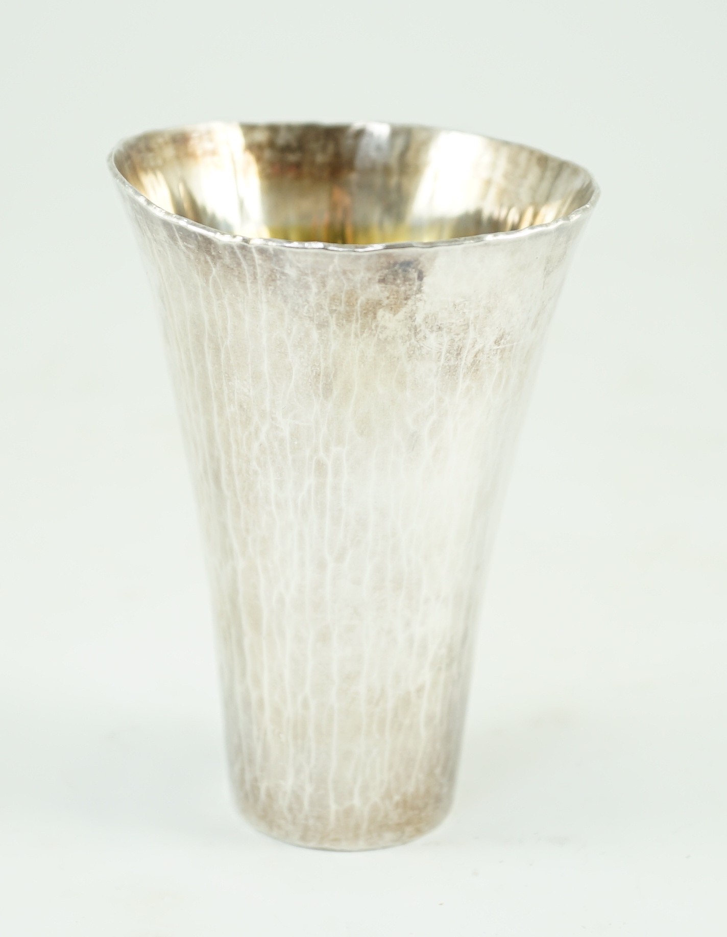 A modern Britannia standard planished silver cup, by Malcolm Appleby, of flared form, with - Image 5 of 6