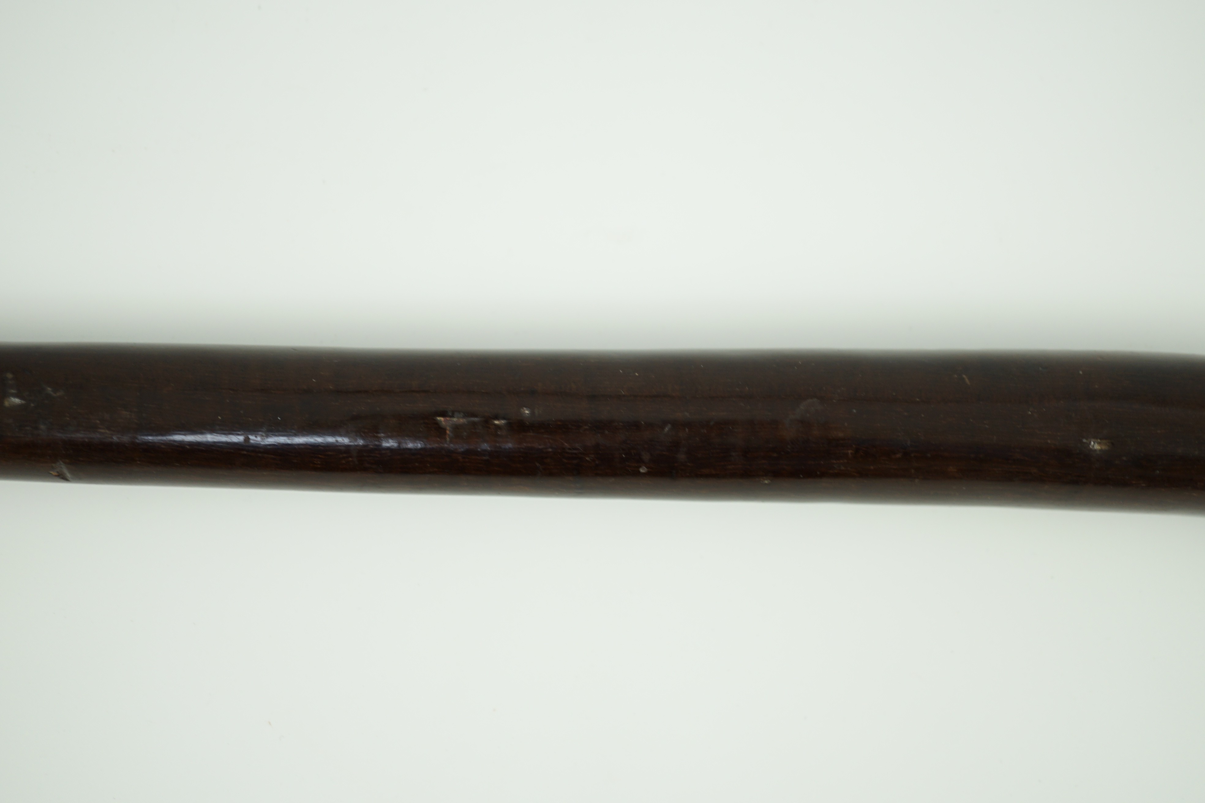 A Fijian curved hardwood dancing club, of rounded tapered form, 62cm long**CONDITION REPORT**Dark - Bild 4 aus 6