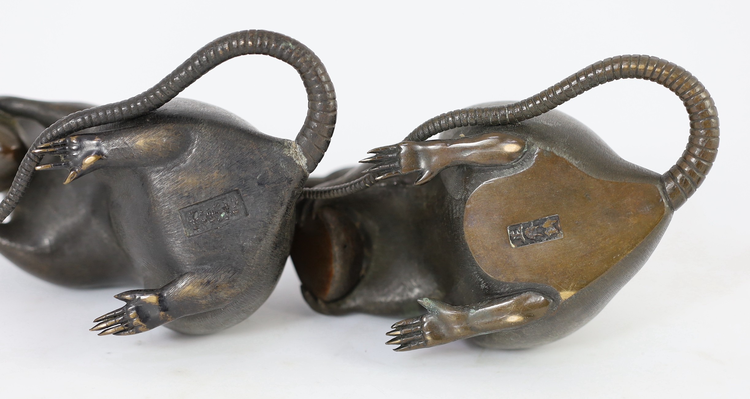 An assembled group of five Japanese bronze and mixed metal models of rats, Meiji period, each rat - Image 9 of 10