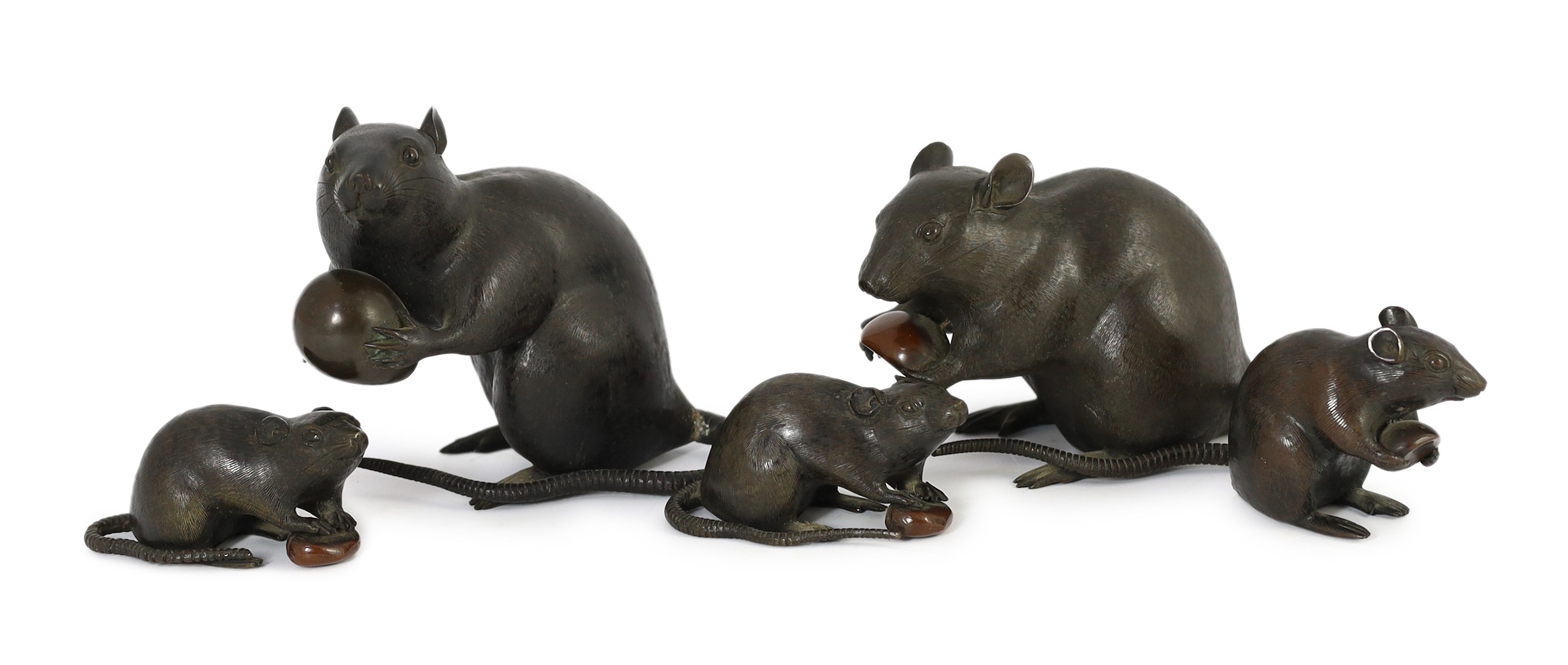 An assembled group of five Japanese bronze and mixed metal models of rats, Meiji period, each rat - Image 2 of 10