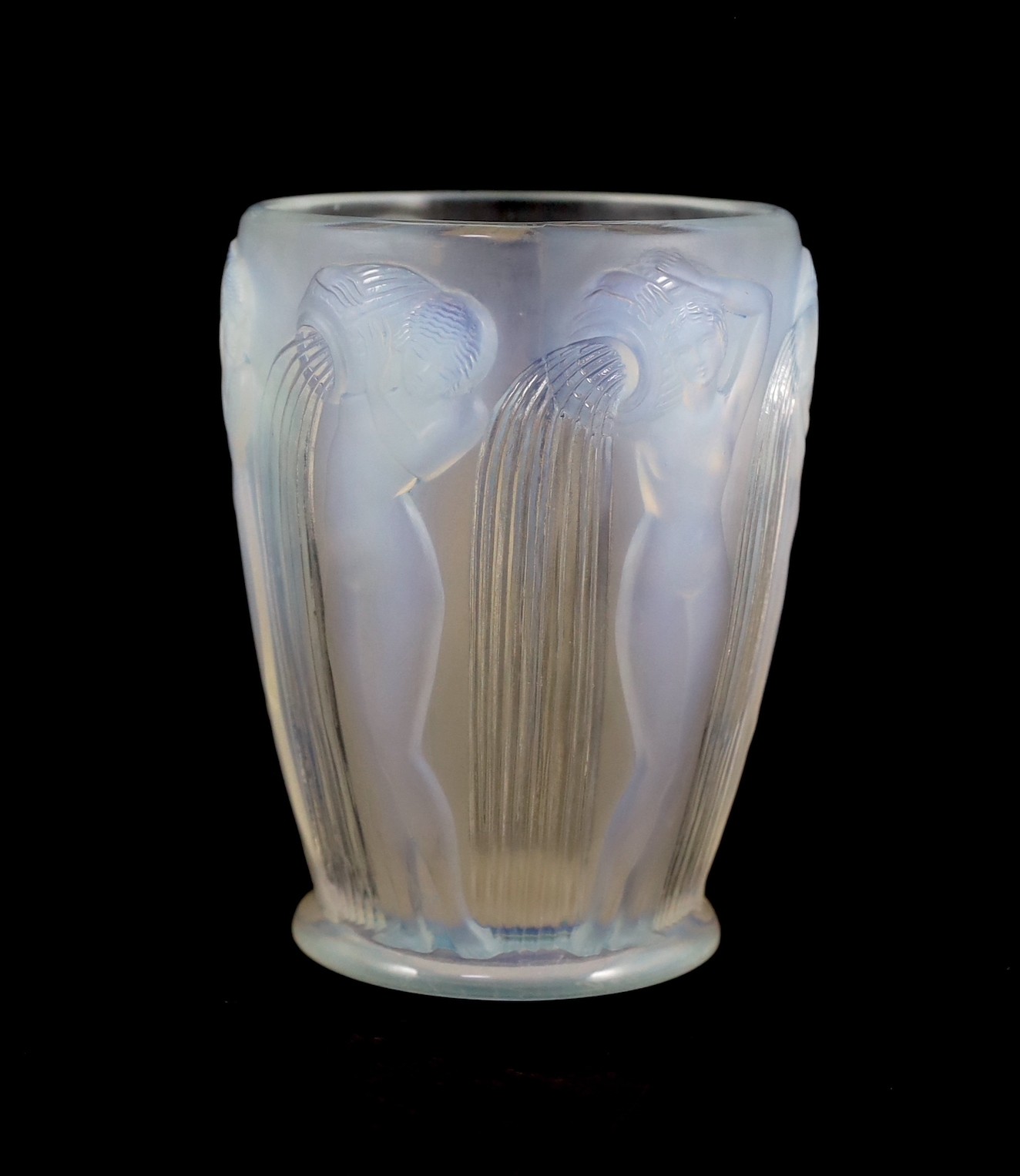 An R. Lalique glass ‘Danaides’ opalescent glass vase, engraved mark ‘R. LALIQUE FRANCE’, Marcilhac - Bild 3 aus 6