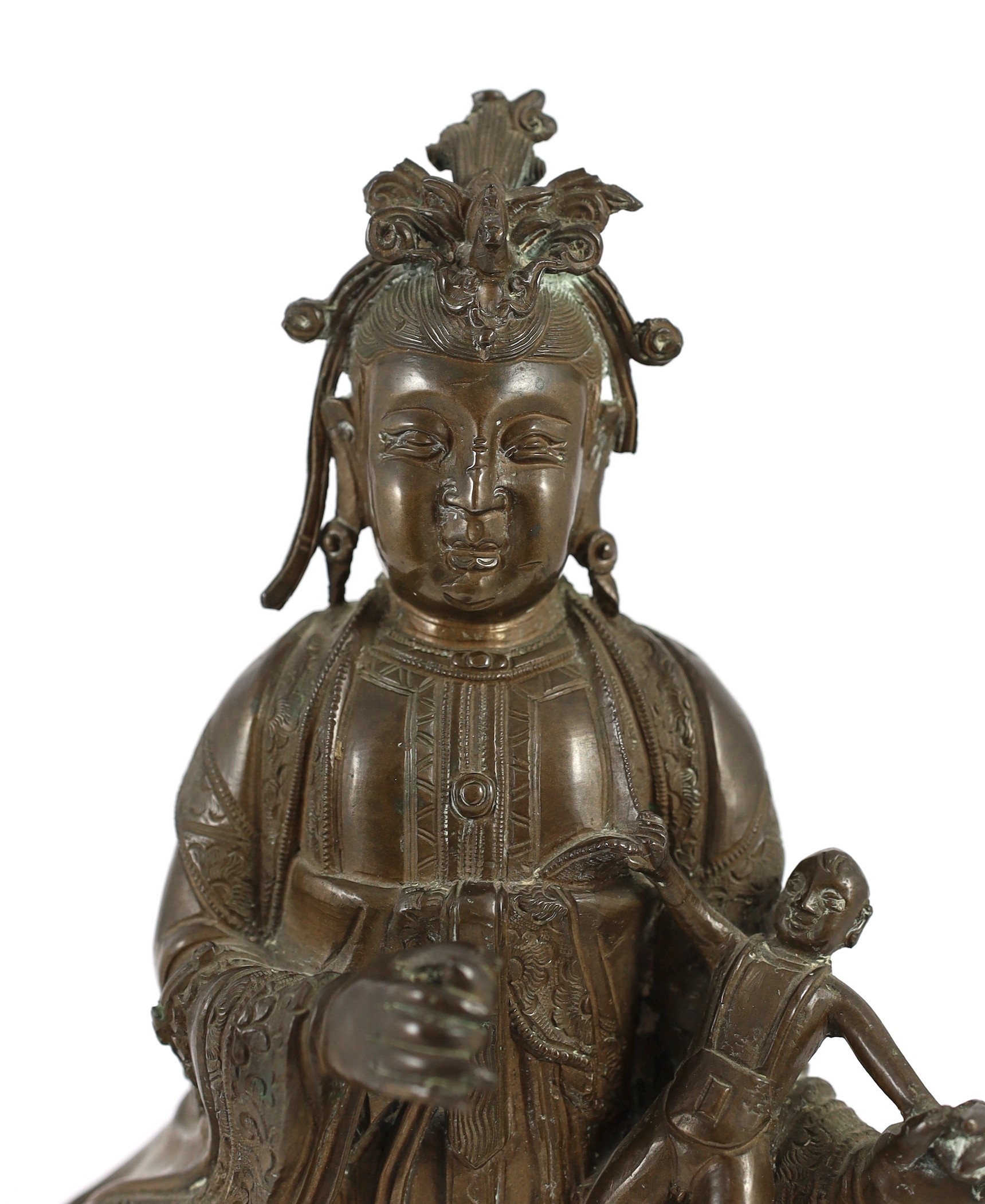 A large Chinese bronze group of Xi Wangmu and a child, late Ming dynasty, three column inscription - Image 2 of 4