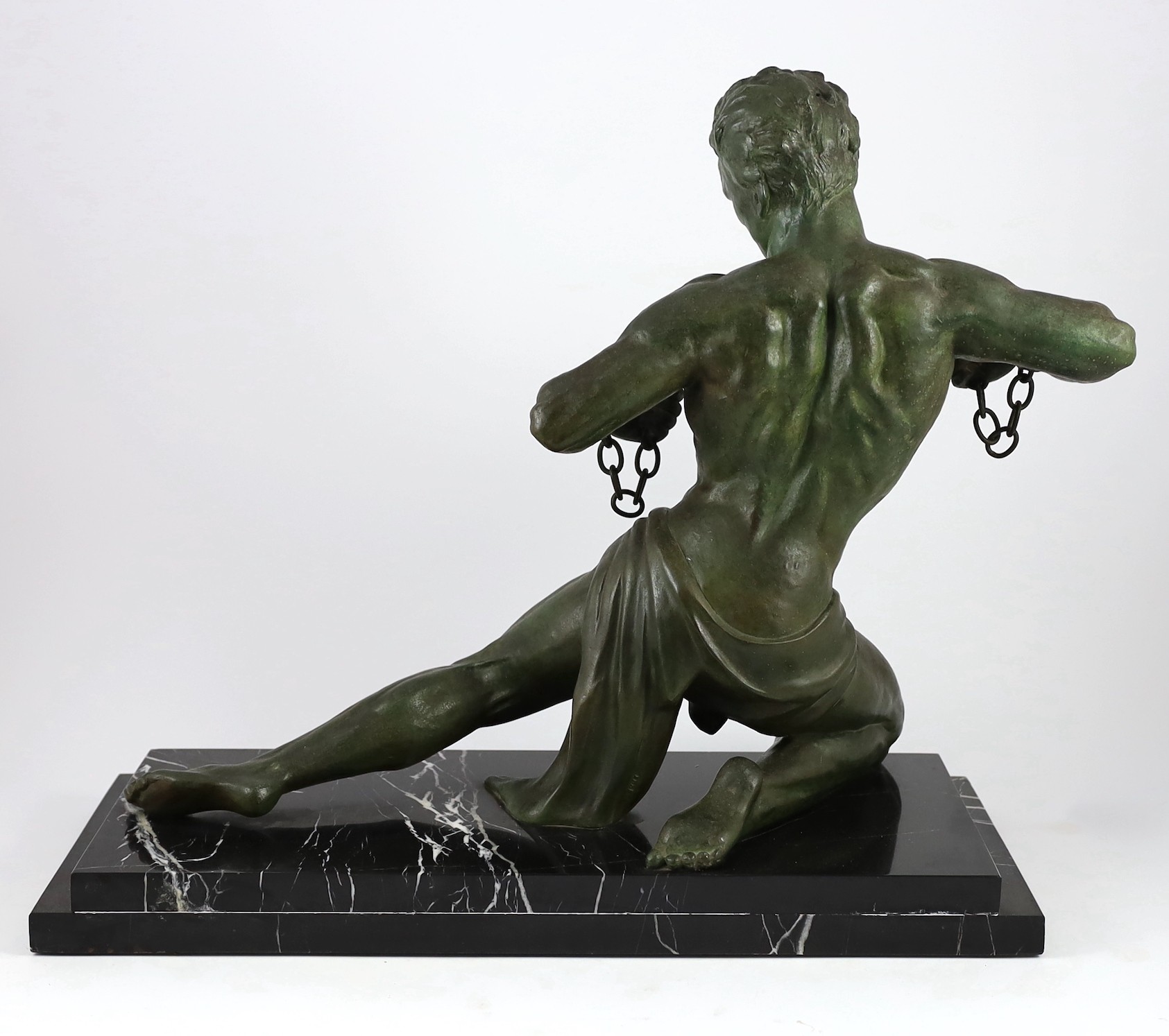 Jean De Roncourt. A French Art Deco bronze 'Hercule brisant ses chaînes', on stepped marble - Bild 4 aus 5