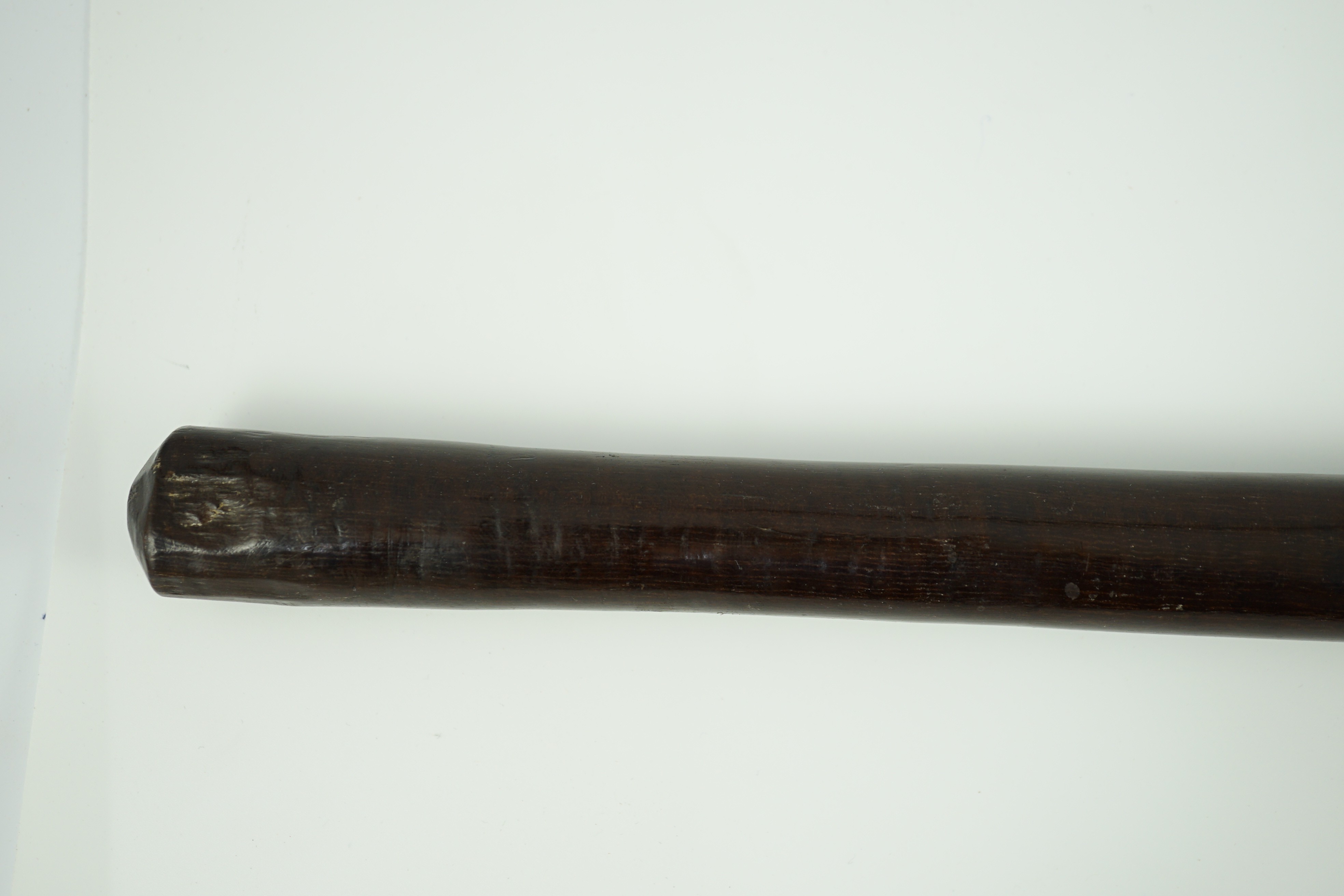 A Fijian curved hardwood dancing club, of rounded tapered form, 62cm long**CONDITION REPORT**Dark - Bild 3 aus 6