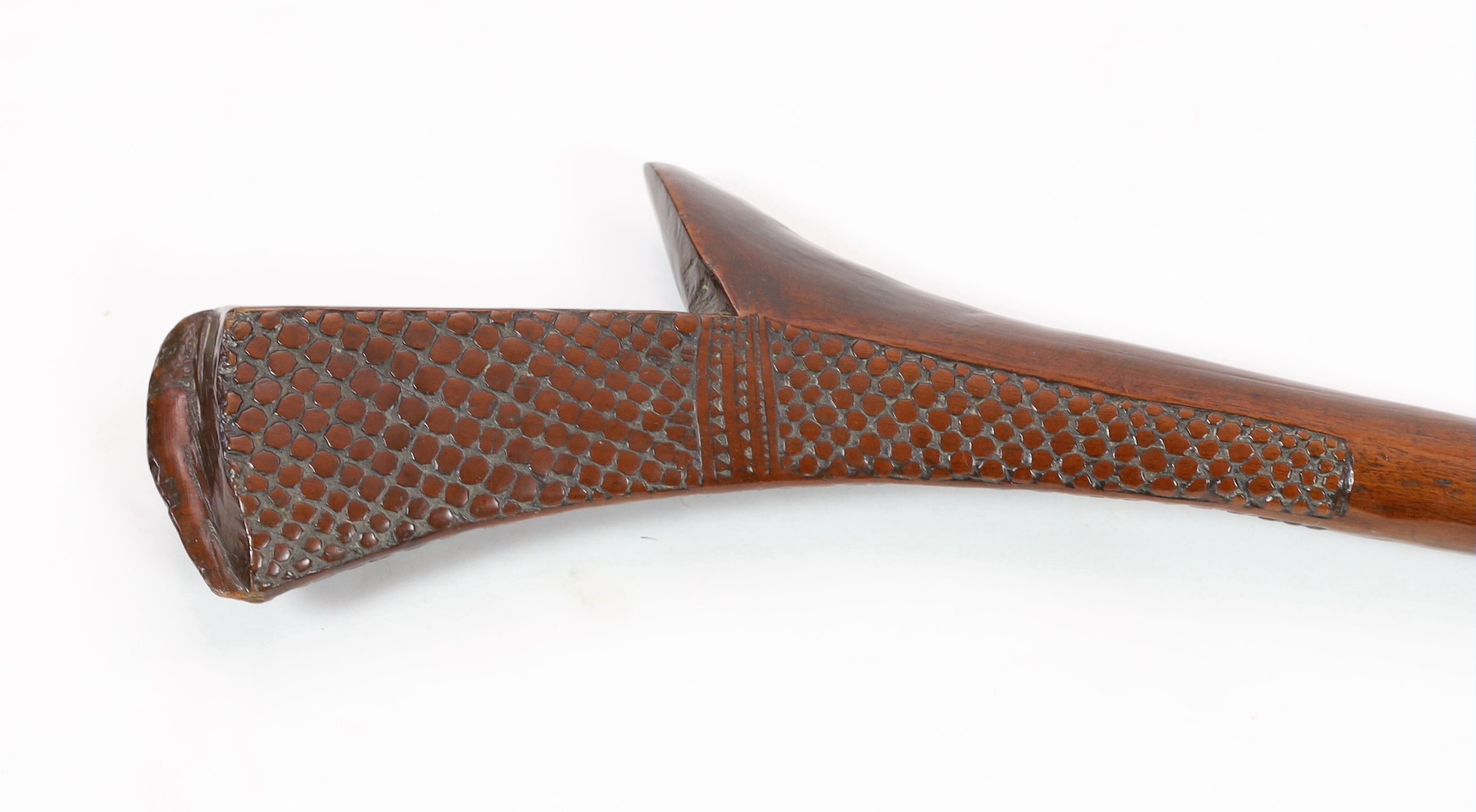 A Fijian hardwood bladed war club, with relief carved decoration, 101cm long**CONDITION REPORT**Of - Bild 2 aus 5