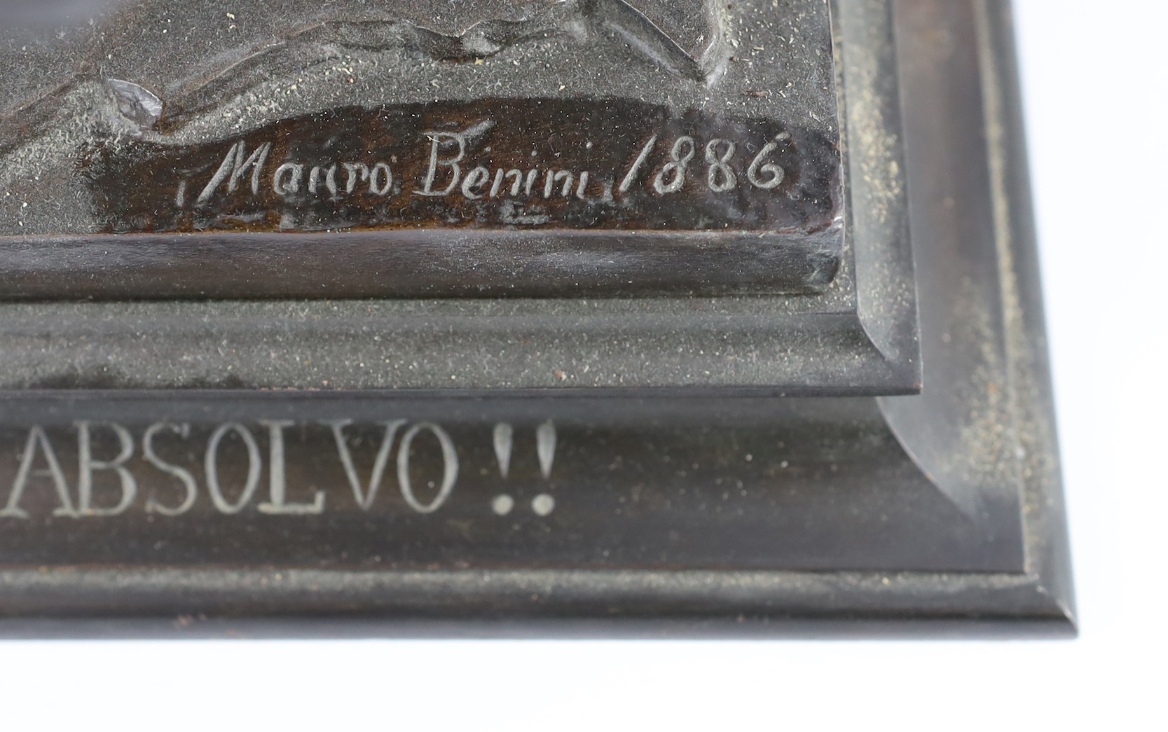 Mauro Benini (Italian, 1856-1915). A bronze figure 'Ego te Absolvo!!', signed in the bronze and - Bild 3 aus 4