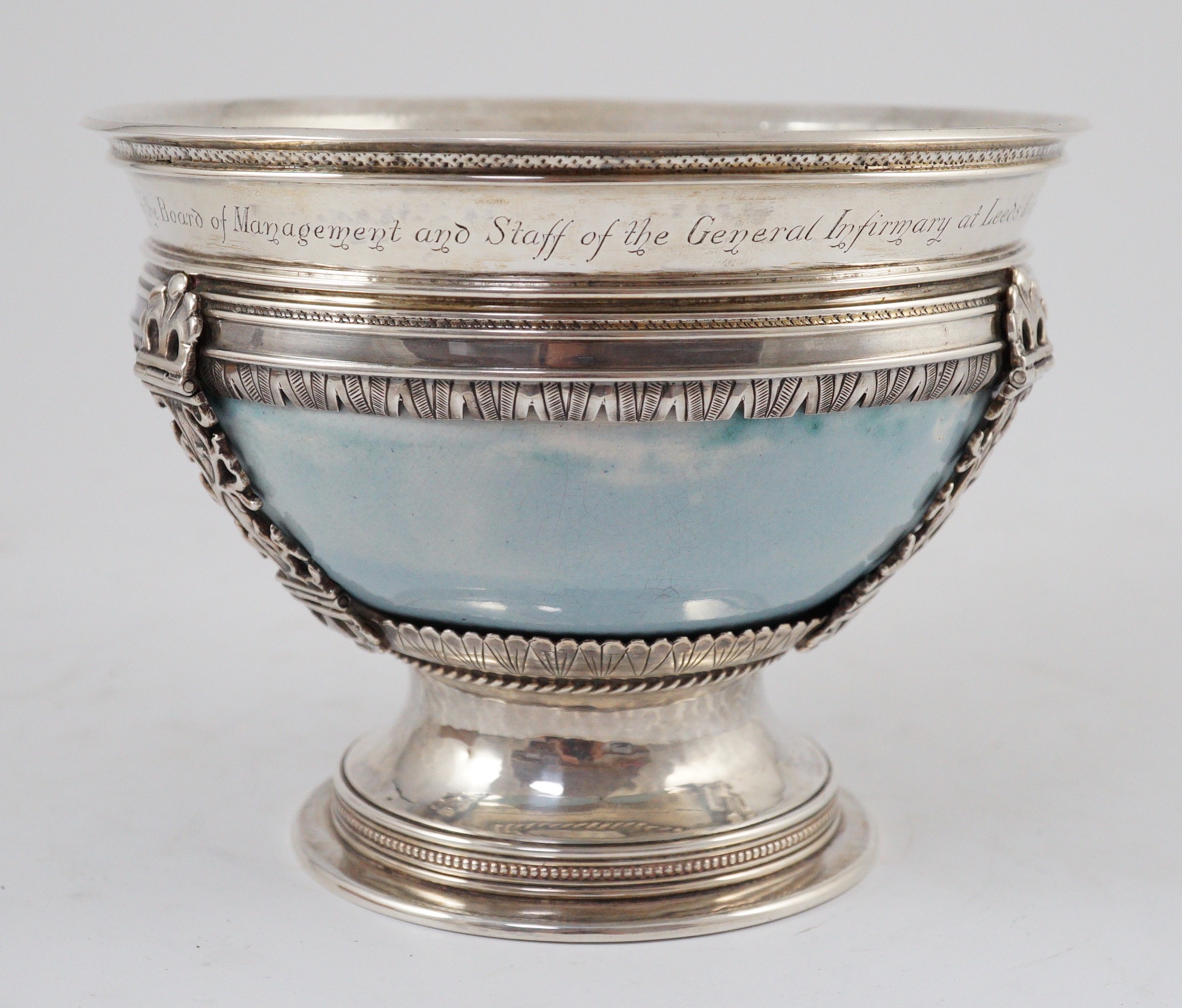 An Arts and Crafts silver mounted Ruskin pottery pedestal bowl, the silver mounts by A.E. Jones, - Bild 4 aus 10