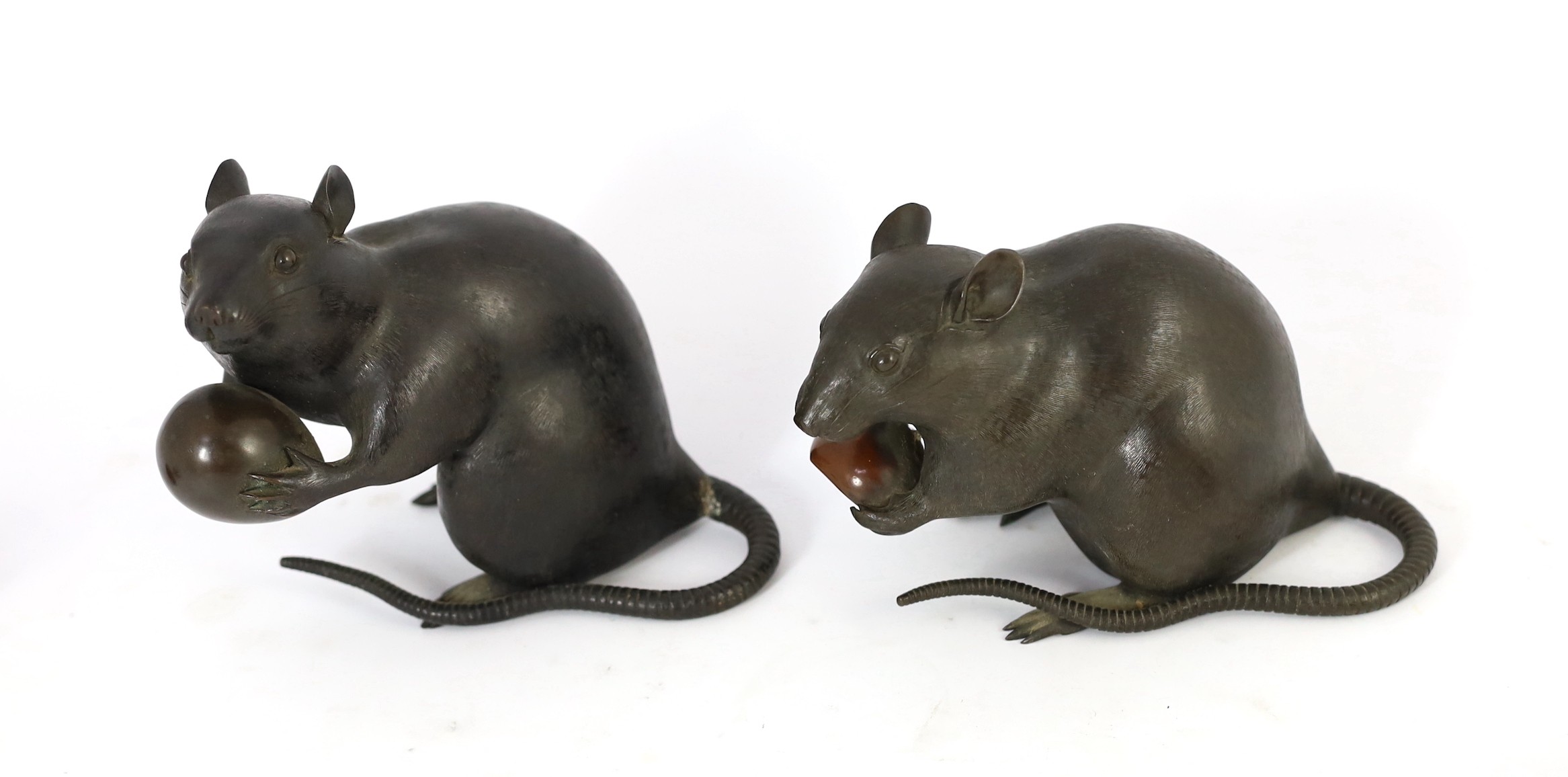 An assembled group of five Japanese bronze and mixed metal models of rats, Meiji period, each rat - Image 7 of 10