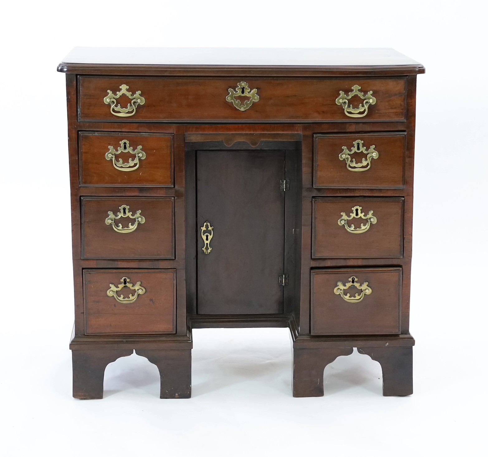 A George III mahogany kneehole desk, fitted six drawers around a central recessed cupboard, on - Bild 2 aus 4