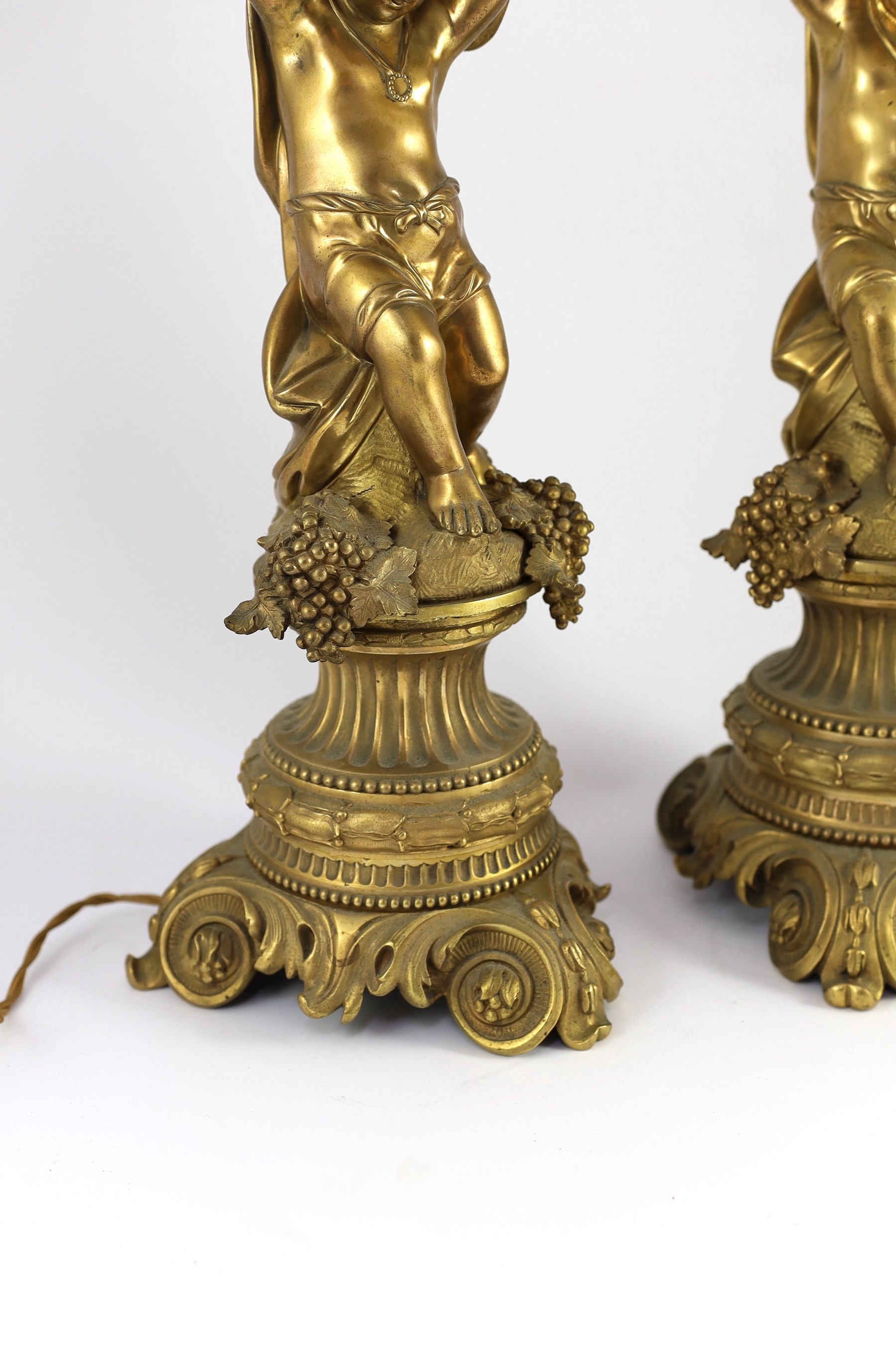 A pair of Victorian style ormolu table lamps, each with bacchic putto stem, on scroll feet, 50cm - Bild 3 aus 8