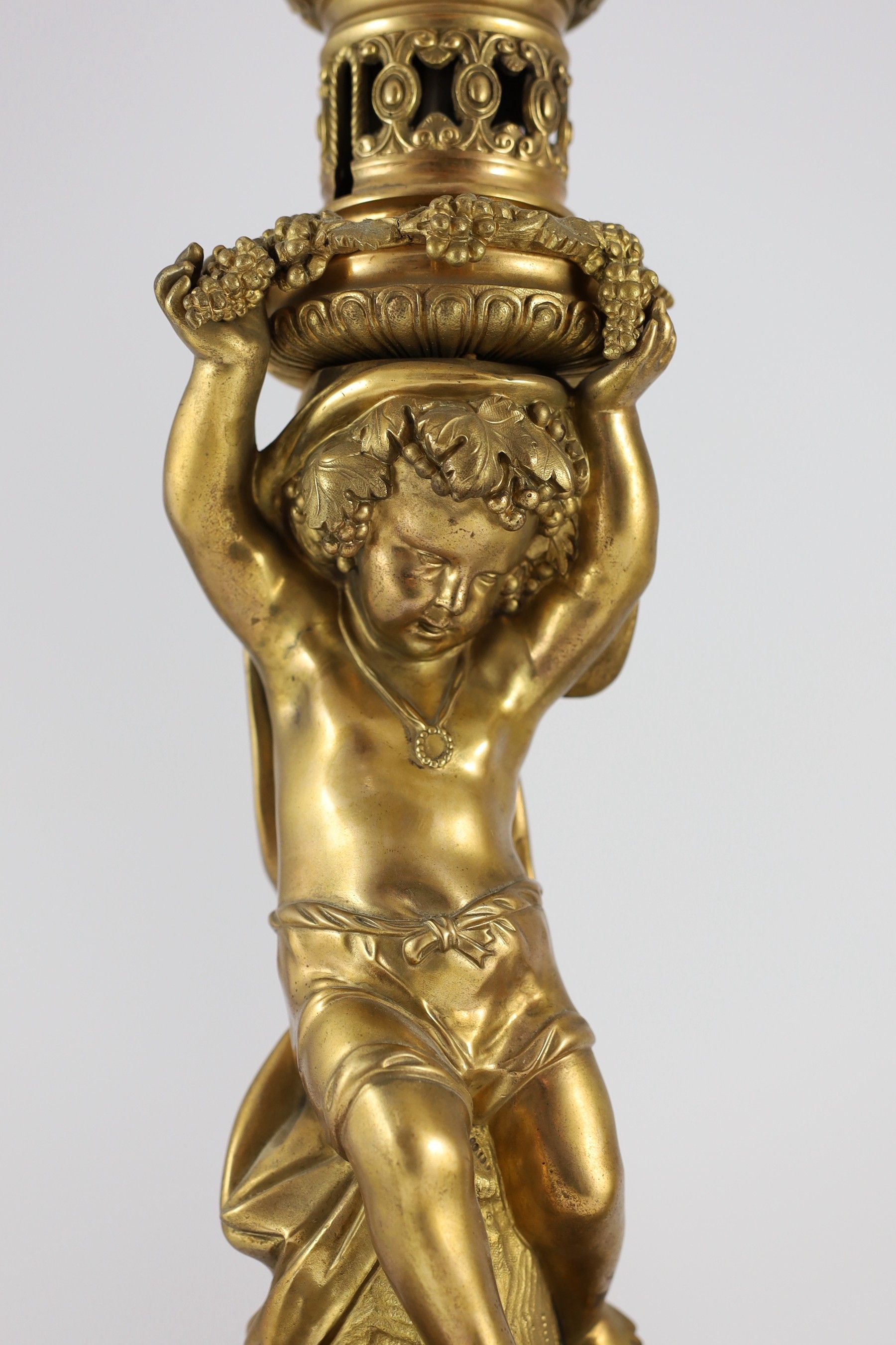 A pair of Victorian style ormolu table lamps, each with bacchic putto stem, on scroll feet, 50cm - Bild 2 aus 8