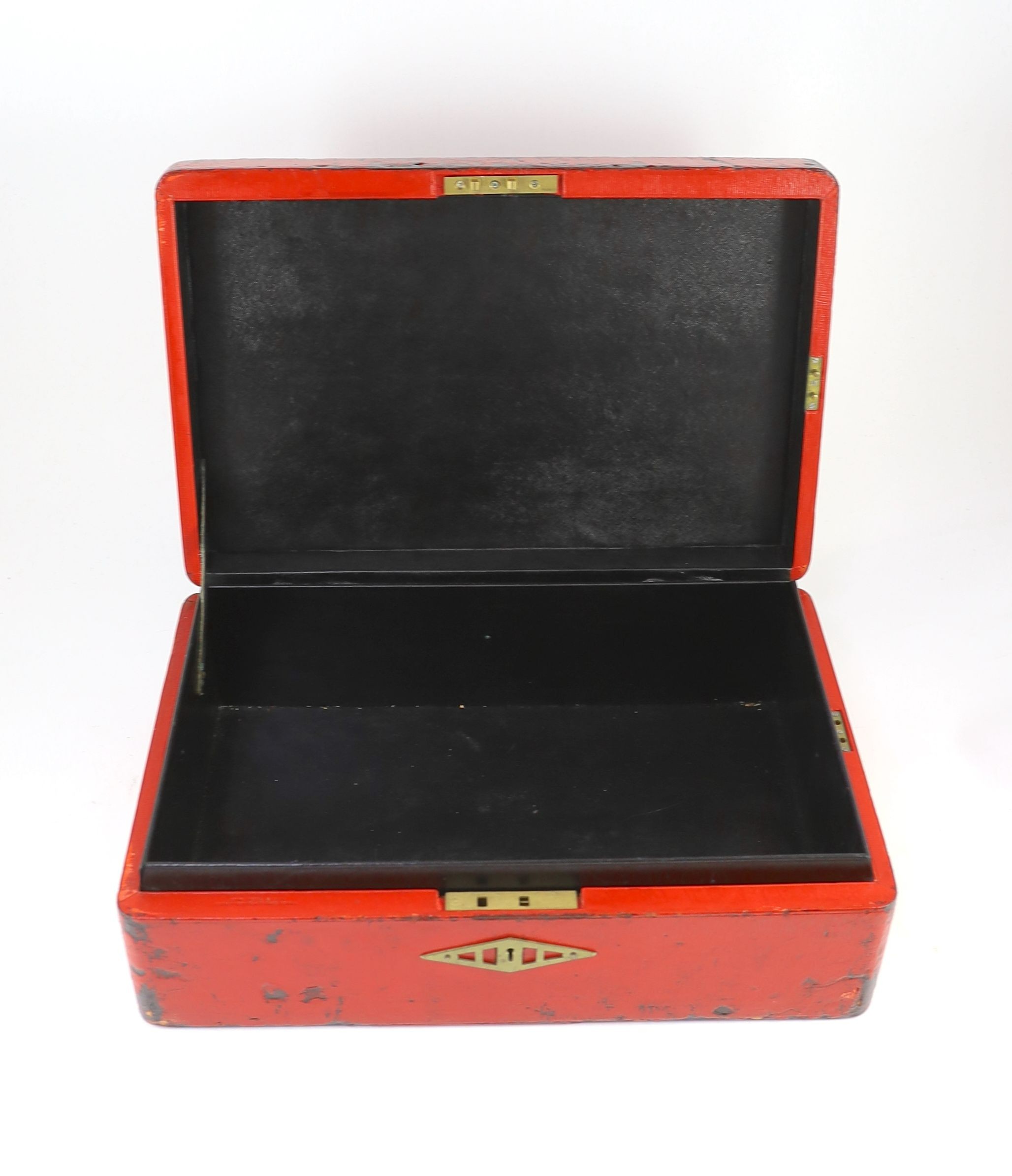 ° ° A George VI red morocco leather government despatch box, embossed in gold with the royal - Bild 4 aus 6