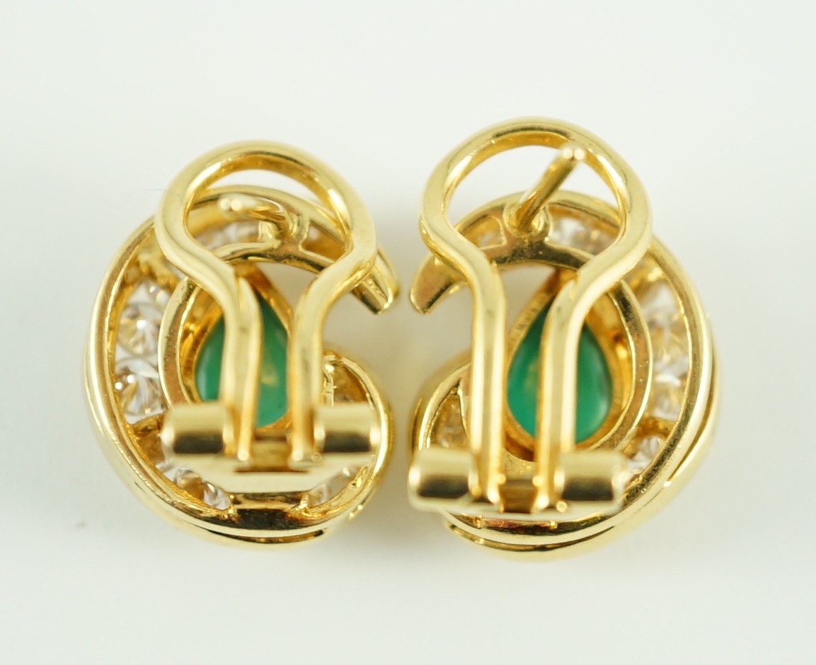 A modern pair of gold (tests as 18ct), emerald and diamond set scrolling cluster earrings, total - Bild 7 aus 7