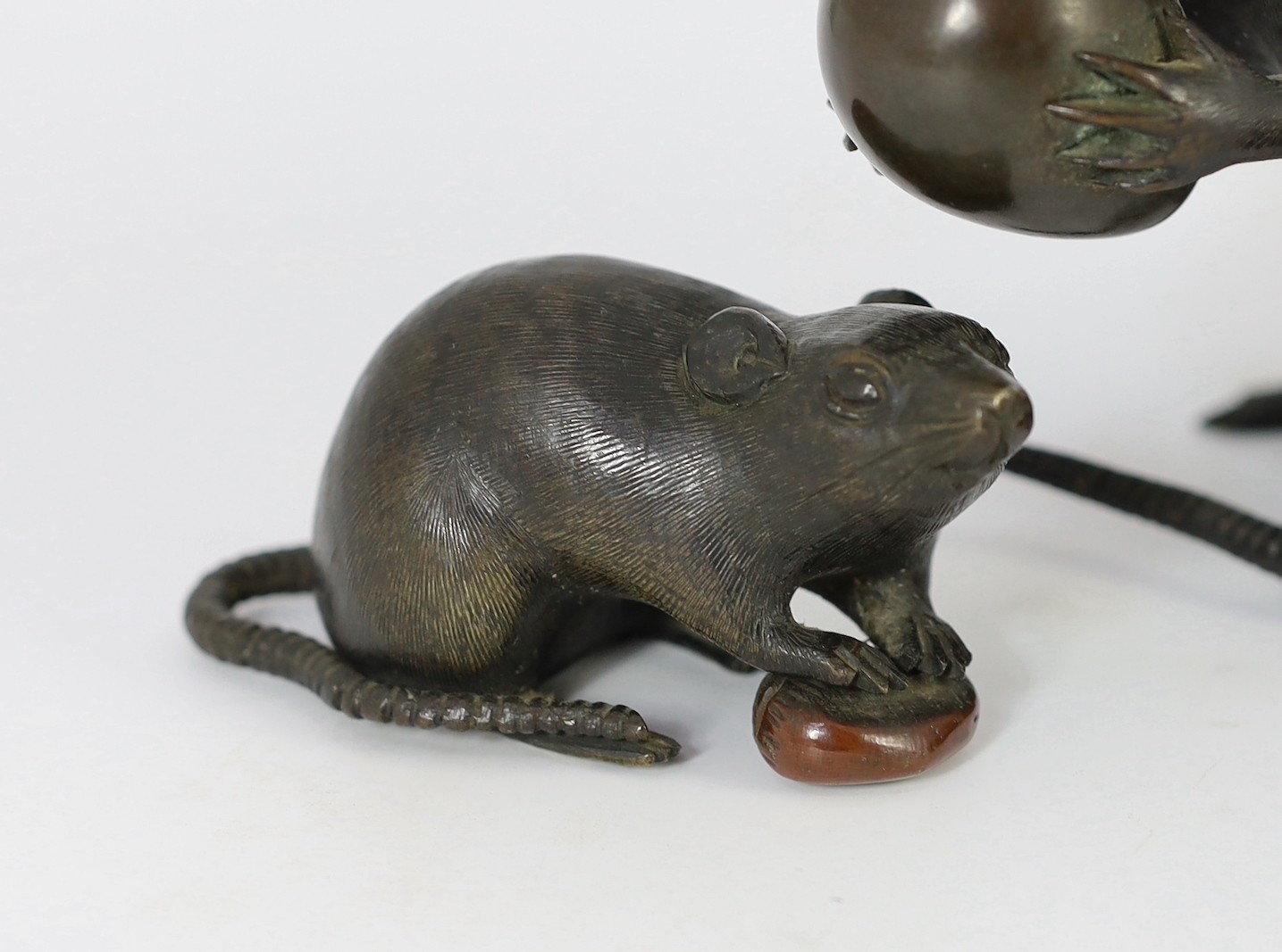 An assembled group of five Japanese bronze and mixed metal models of rats, Meiji period, each rat - Image 3 of 10