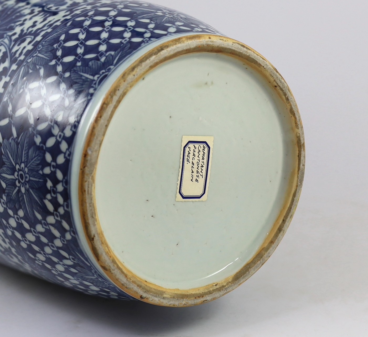 A large Chinese blue and white ‘lotus’ vase, 19th century, painted with lotus flowers and - Bild 5 aus 5