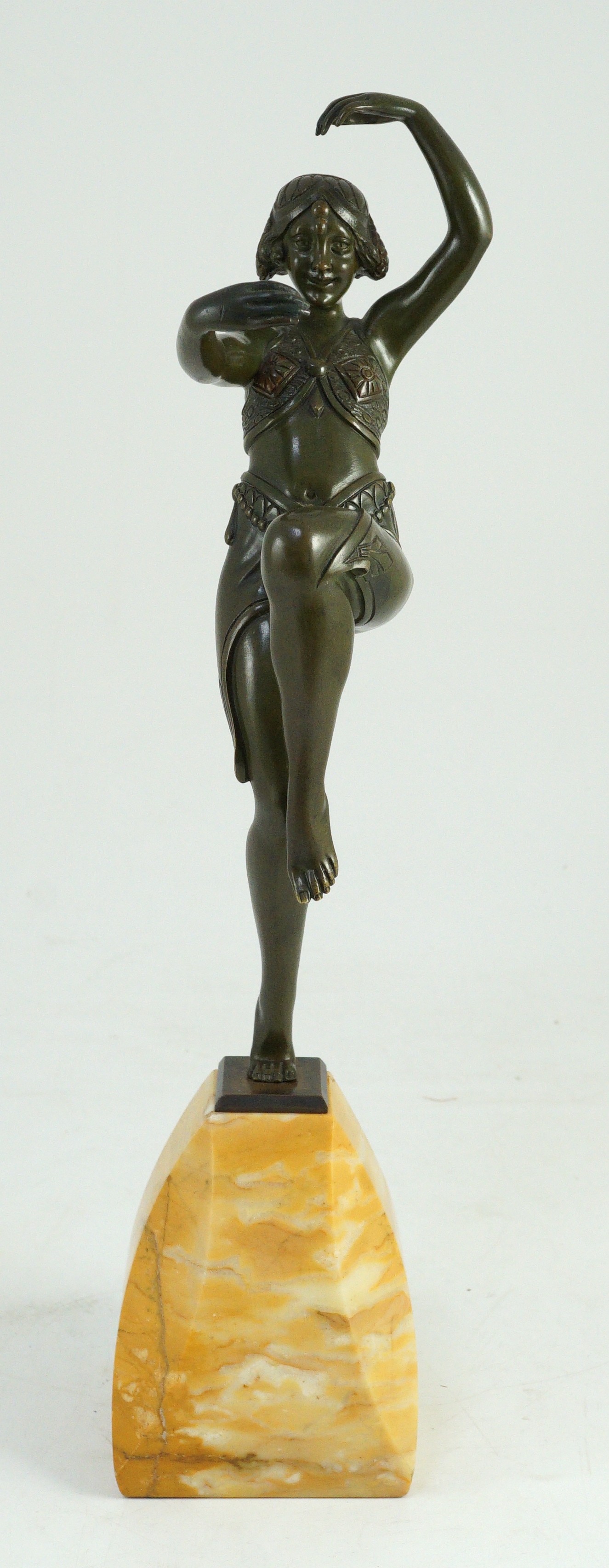 Samuel Lipchytz (1880-1943). A patinated bronze figure of a dancing woman, on tapered marble plinth, - Bild 2 aus 7