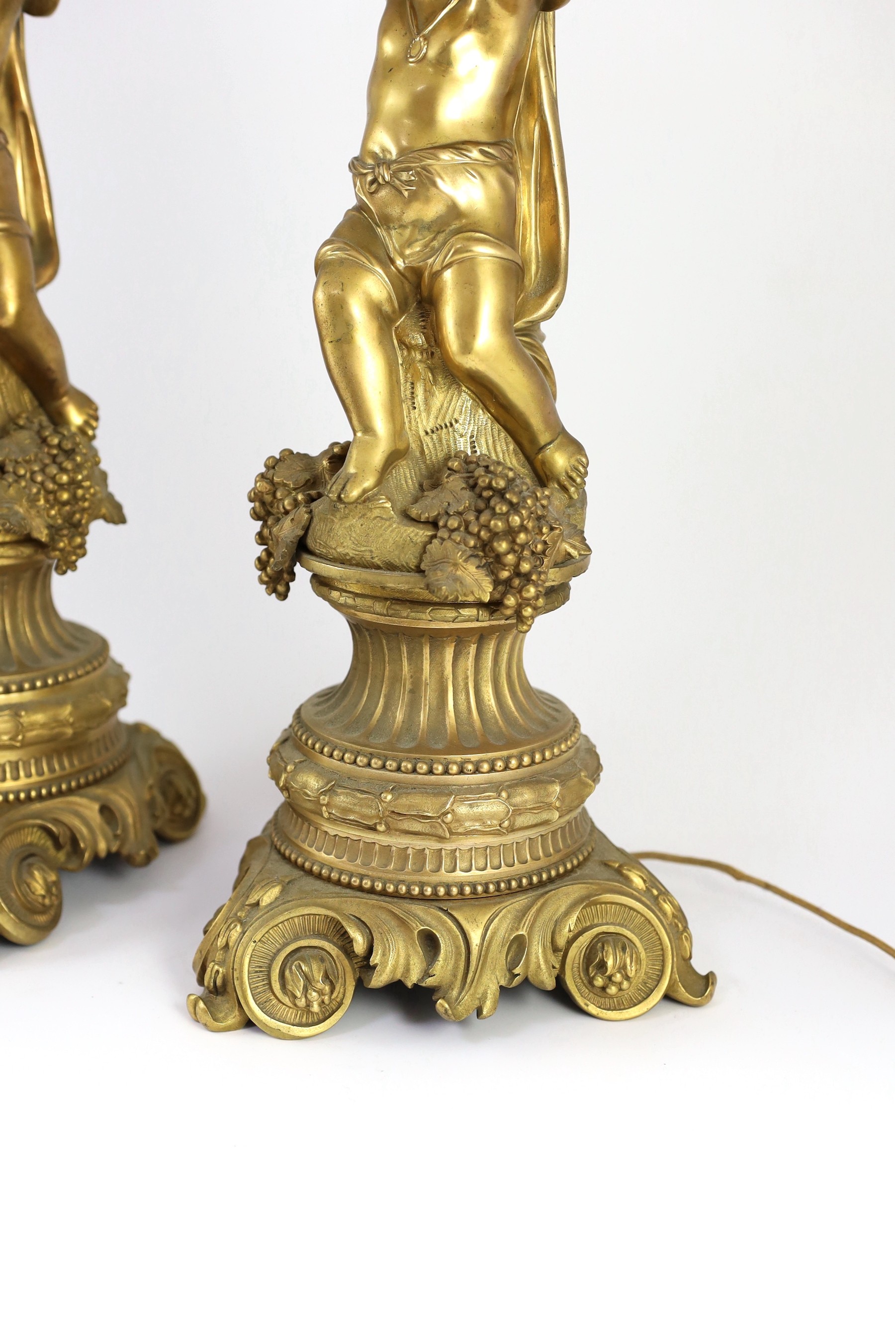 A pair of Victorian style ormolu table lamps, each with bacchic putto stem, on scroll feet, 50cm - Bild 6 aus 8