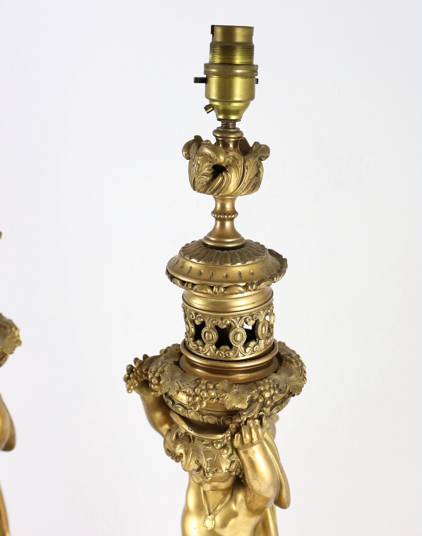 A pair of Victorian style ormolu table lamps, each with bacchic putto stem, on scroll feet, 50cm - Bild 4 aus 8