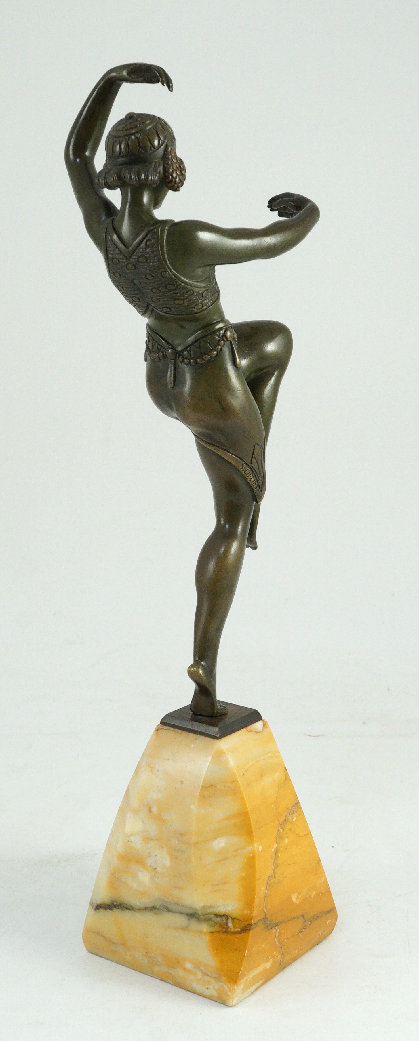 Samuel Lipchytz (1880-1943). A patinated bronze figure of a dancing woman, on tapered marble plinth, - Bild 4 aus 7