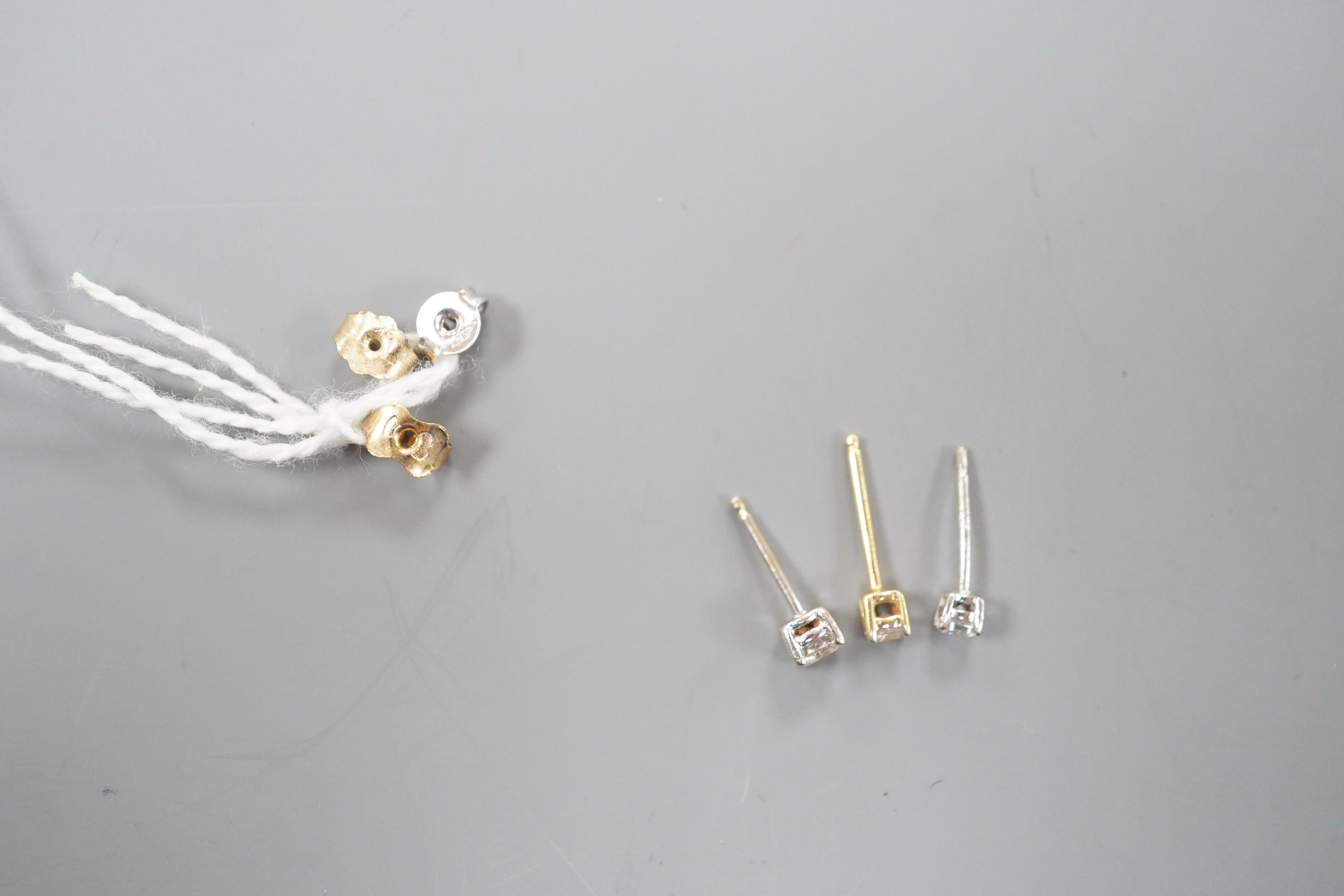 Two odd diamond set ear studs, the stones of various sizes and one paste set ear stud, gross - Image 5 of 5