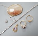 A 9kt white metal and diamond set bracelet, a 9ct mounted agate brooch, two rings including 18k, two